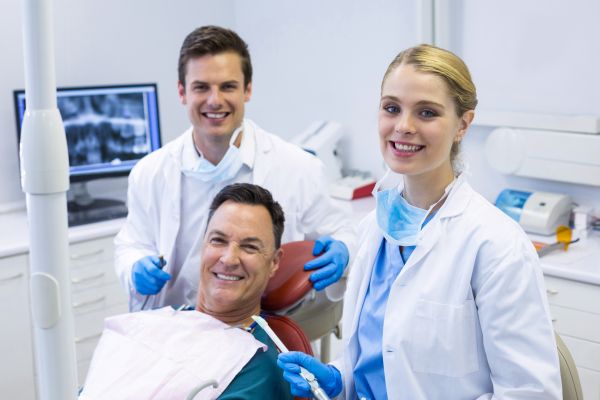 Can General Dentists Perform Oral Surgery? If So, What Kind?