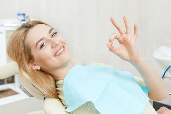 How To Use Teeth Whitening Trays From A Dentist